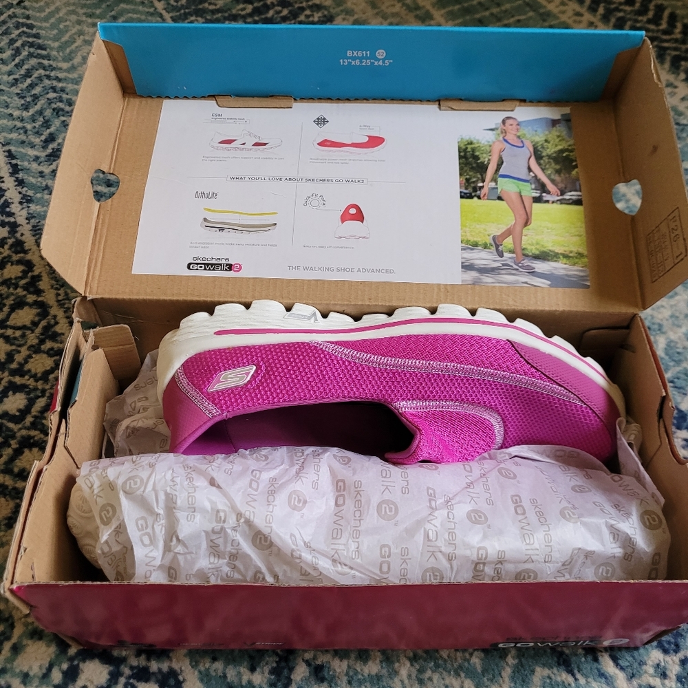 Sketchers GOwalk2, NEVER WORN (original box and tags attached)